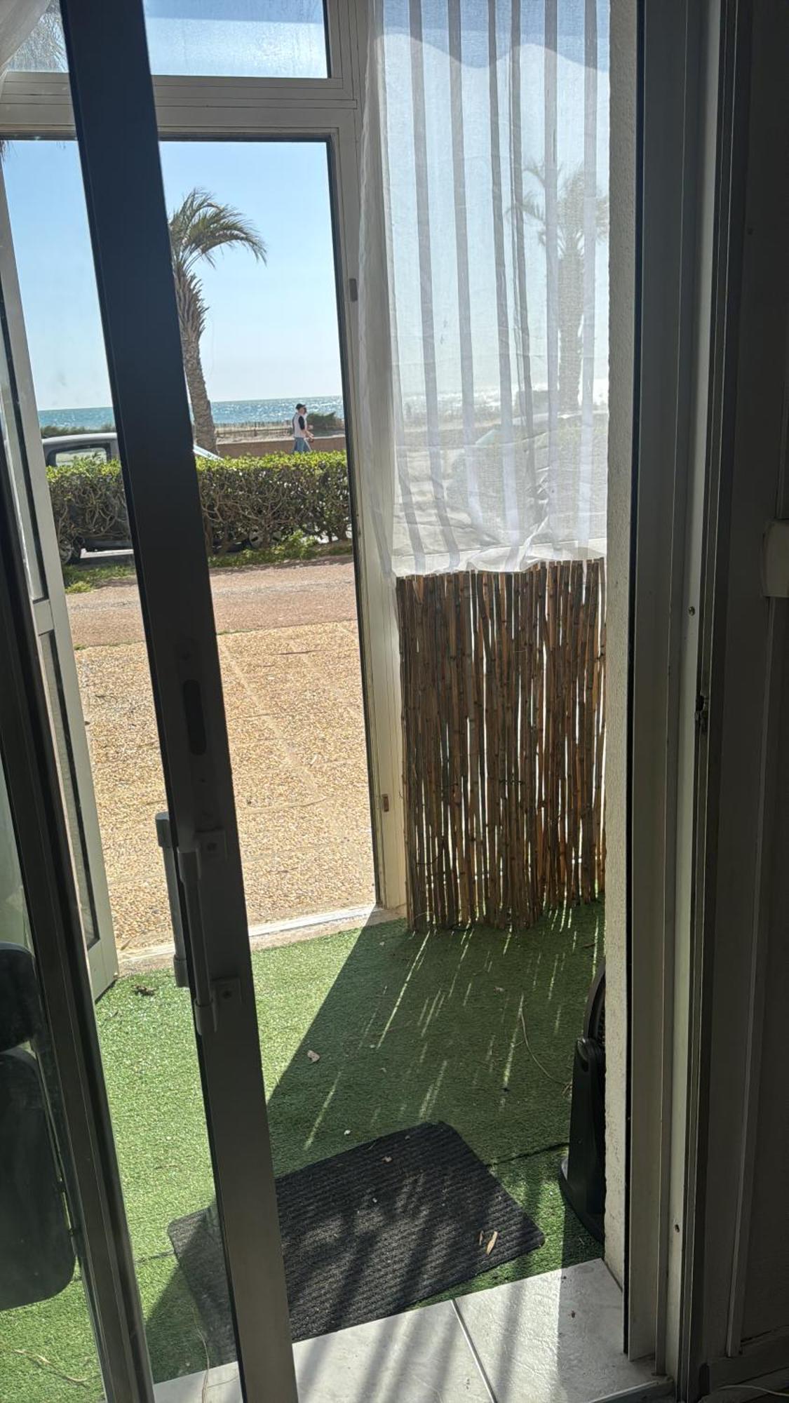 Front De Apartment